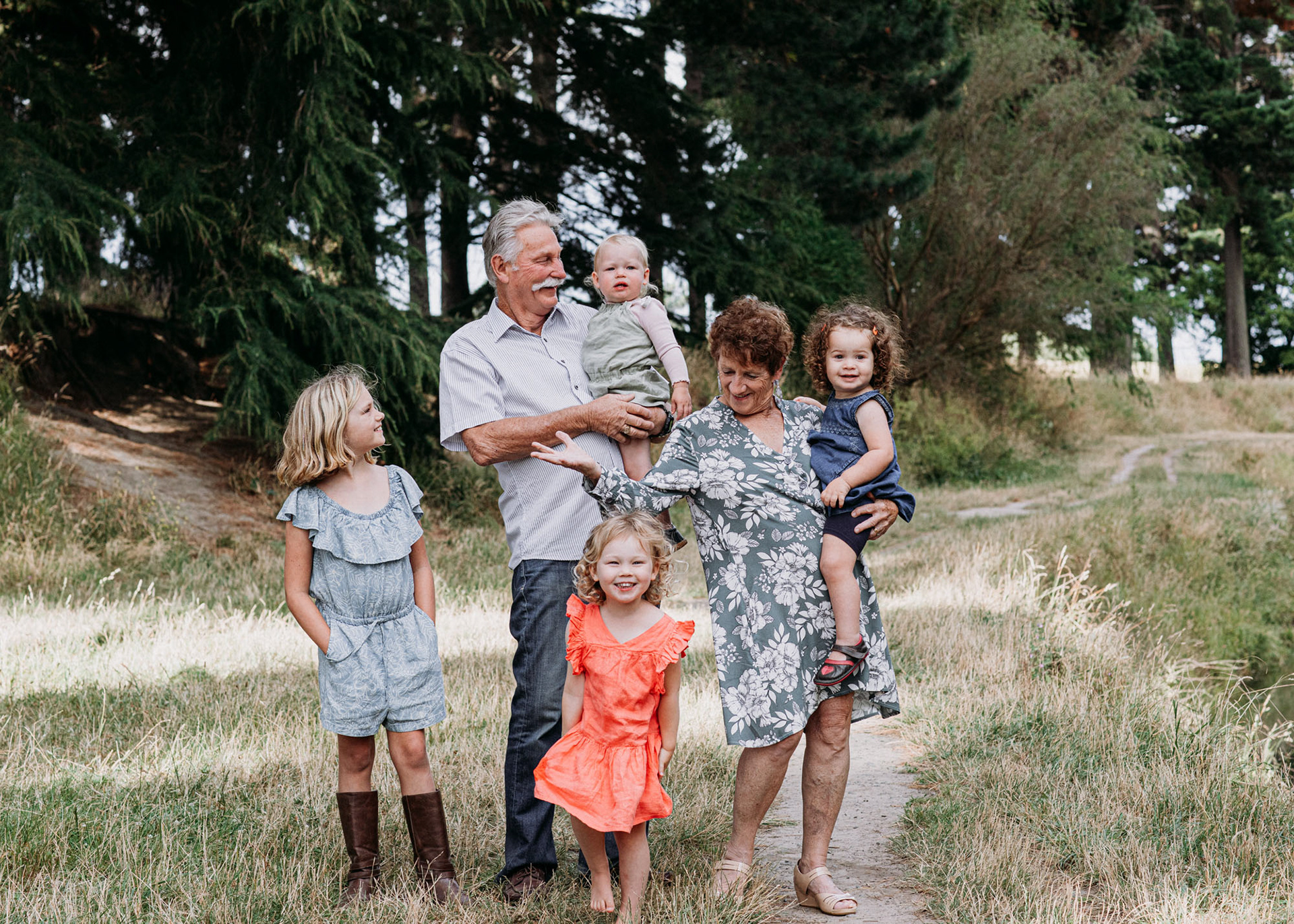 Grandparents with grandchildren during an extended family photoshoot at Pakawhai park