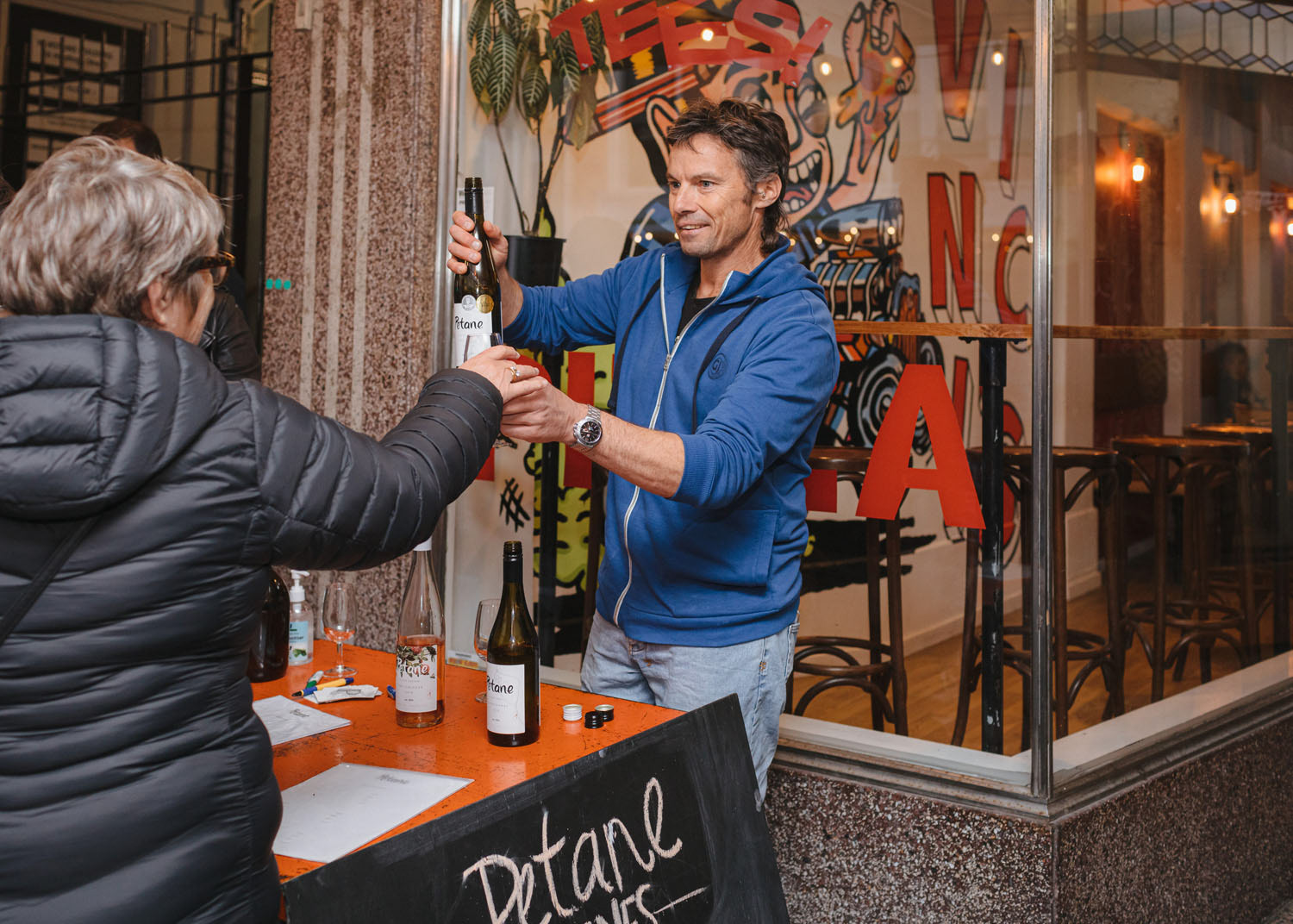 Petane Wines tasting outside Vinci's Pizza