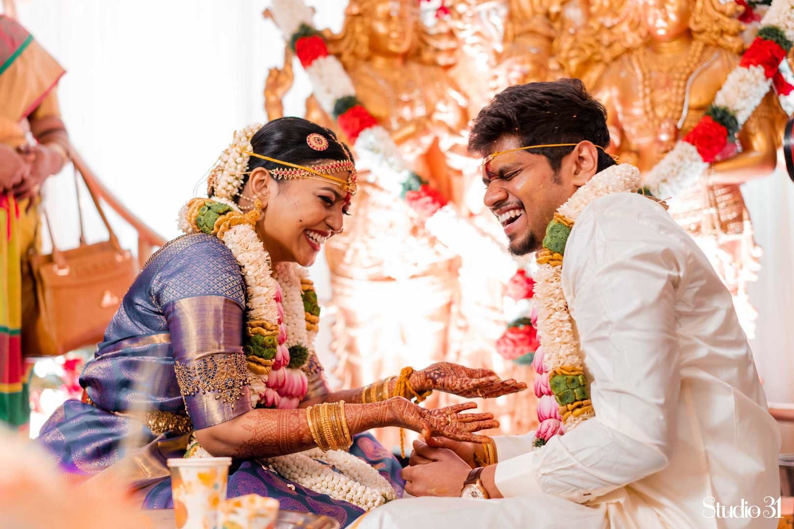 Candid wedding photos at Mconventions, Chennai by Studio 31