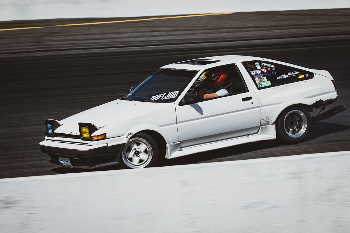 Toyota ae86 фото