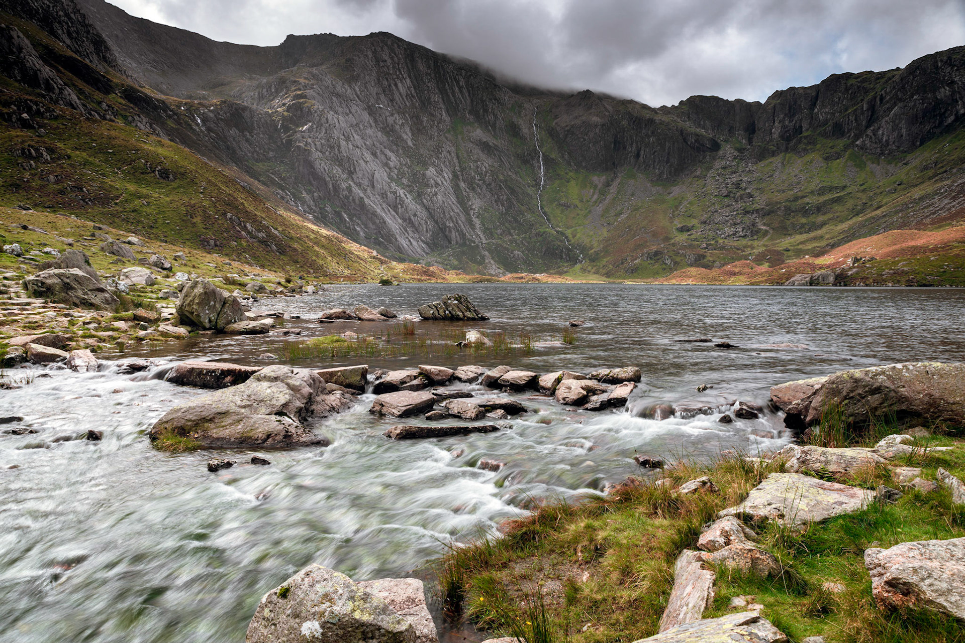 Llyn Idwal looking into the Devil's Kitchen, Snowdonia, Wales, UK