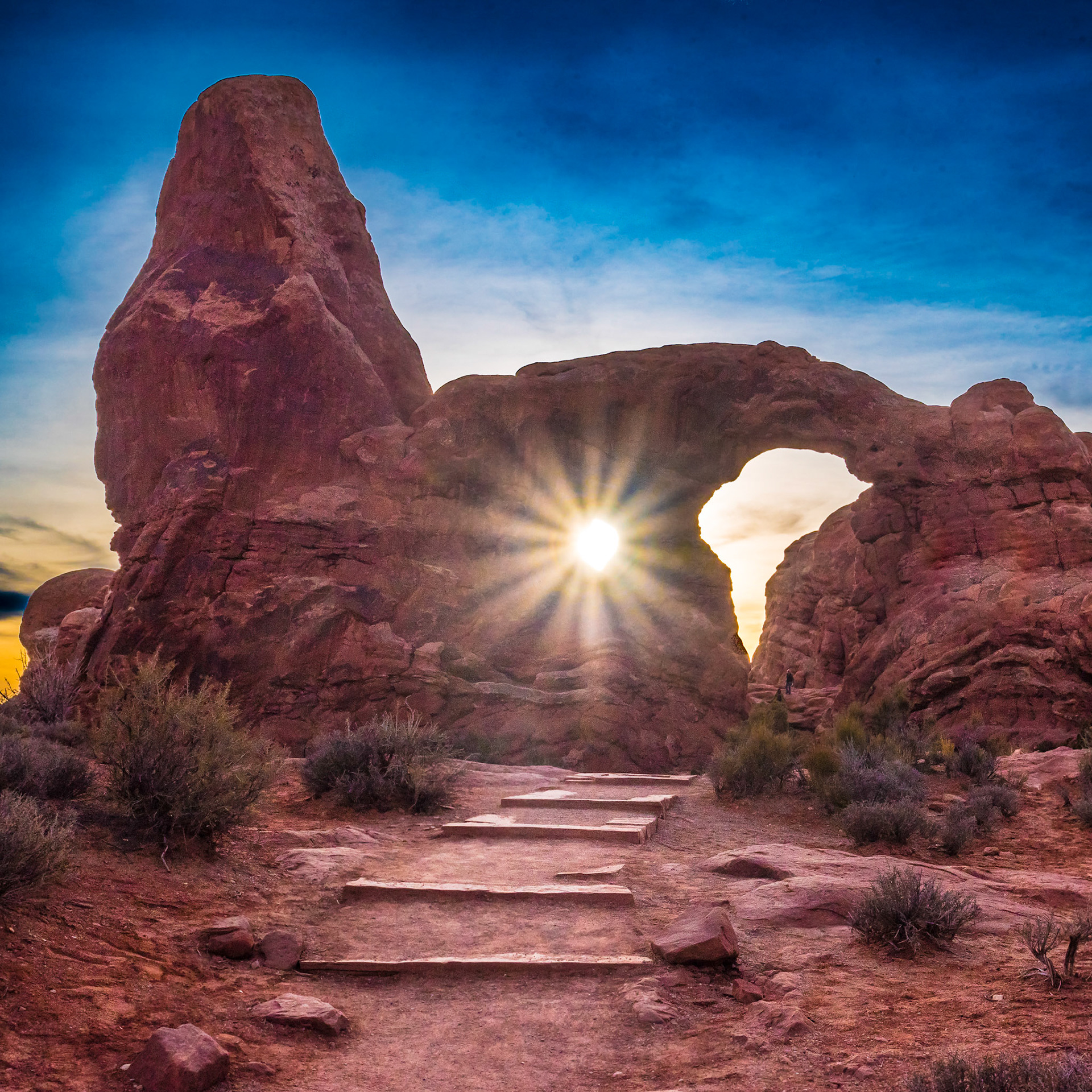 A special sunset at Tunnel Arch, the Windows section of Arches National Park. (#s139)
