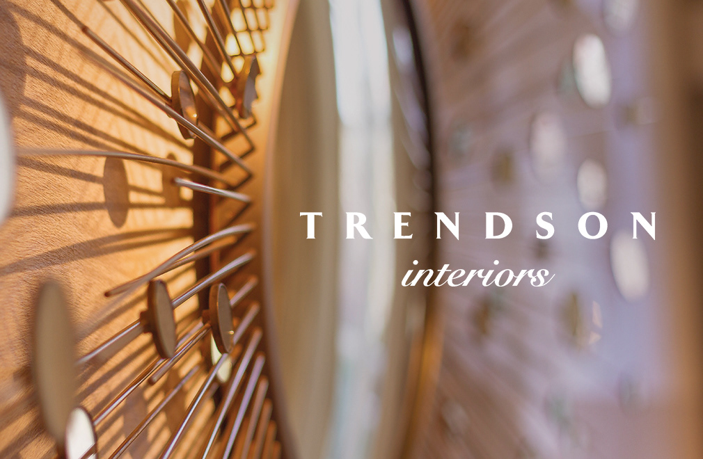 luxueuze spiegel aan de muur van het trendson interiors klooster in mechelen