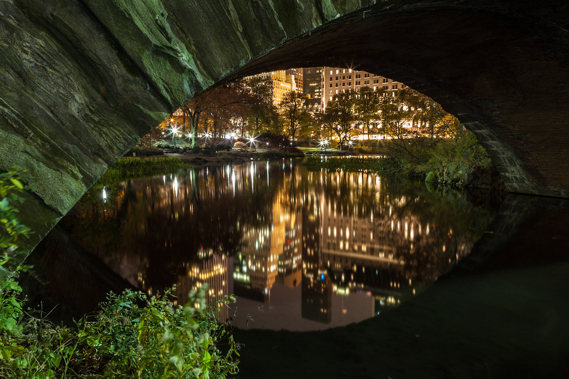 Mission accomplished! Now, we have the arch of Gapstow Bridge and the reflection forming a really nice eye-shaped form in the center of the image.