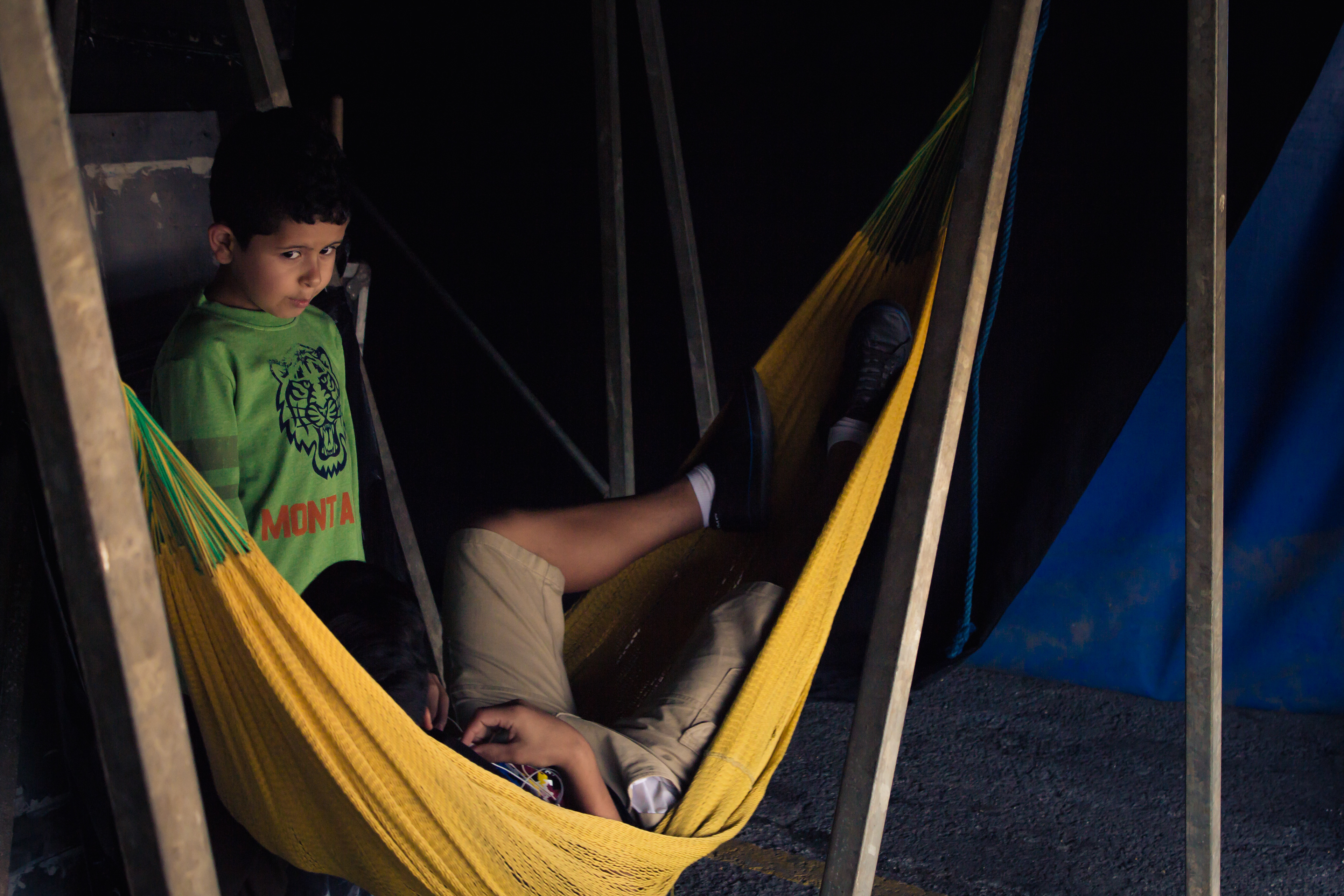 The kids of the circus, see each other as family since they spend so much time together. Caracas 2015