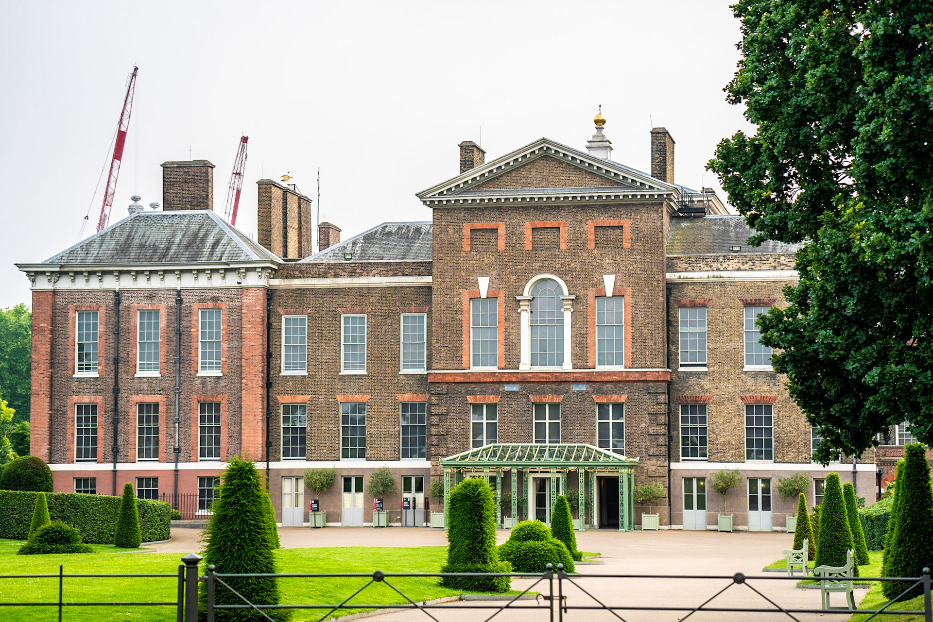 Walking past Kensington Palace on the way to dinner tonight
