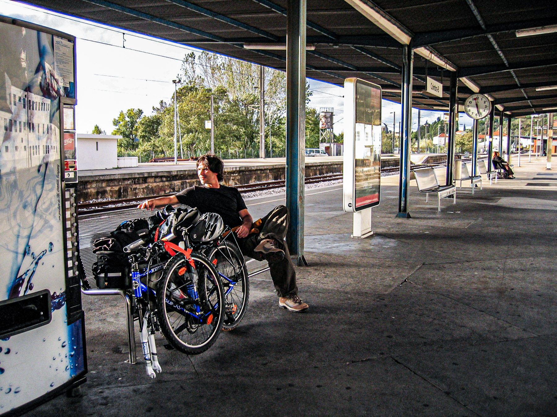 Bici desmontada na estação de trem de Coimbra – Portugal