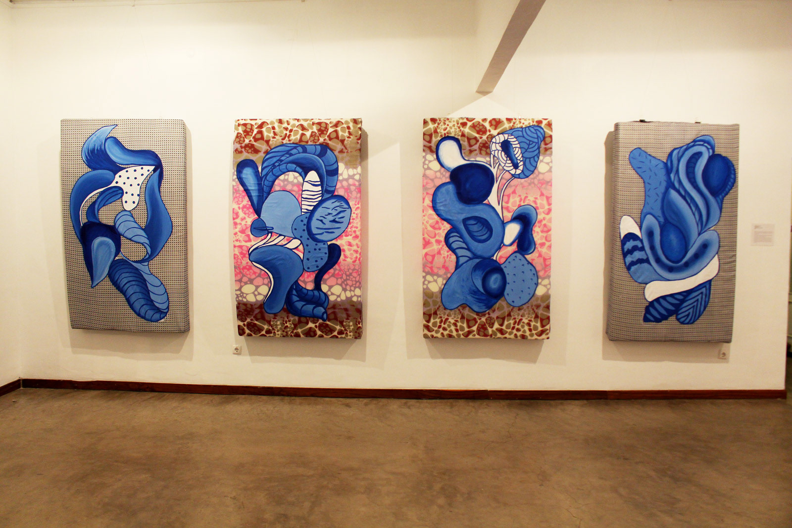 "Espinhaço" | Instalação (Installation) | Pintura sobre colchões (Painting on mattresses) | 2019