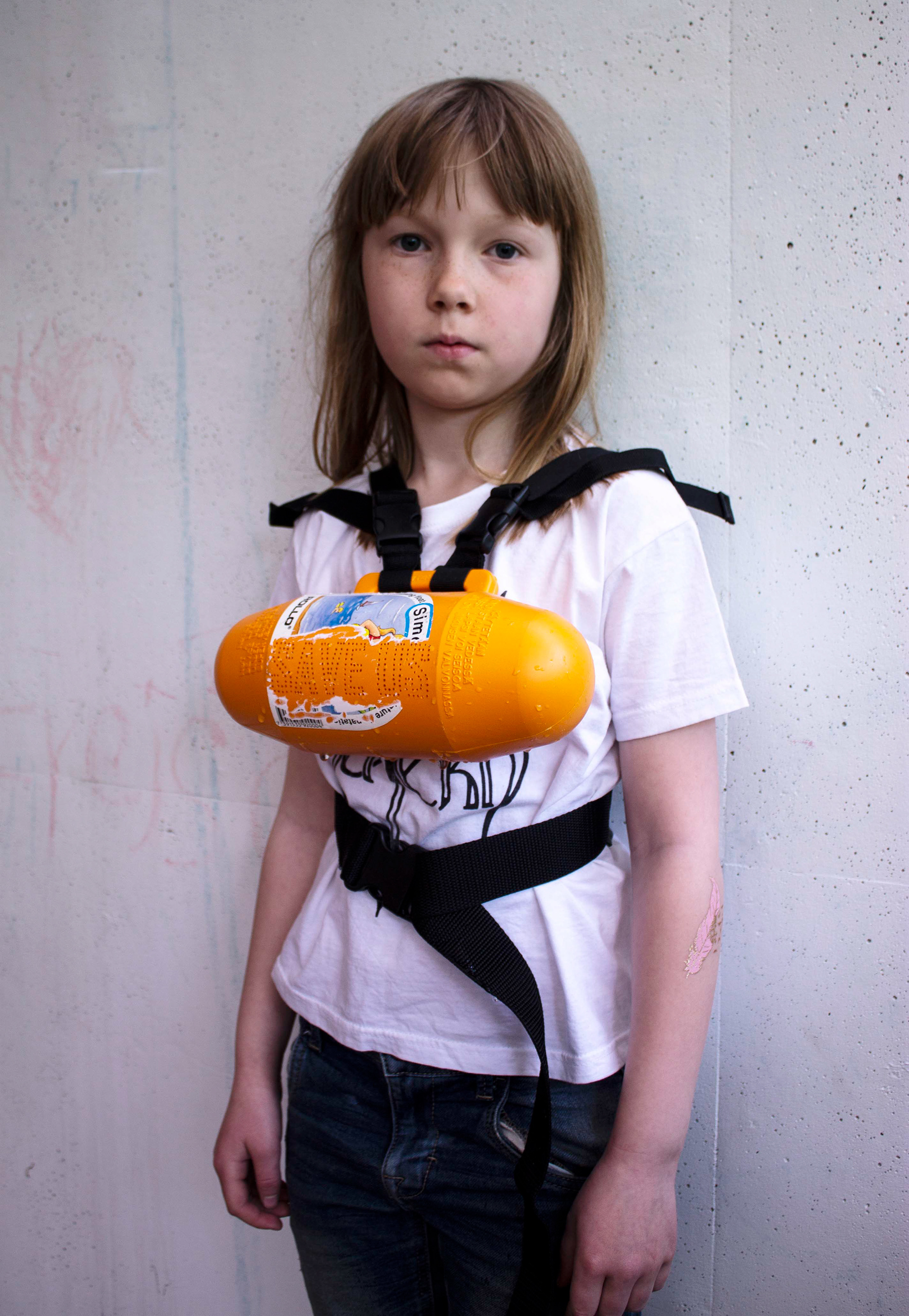 SAVE US, objekt i plast/readymade