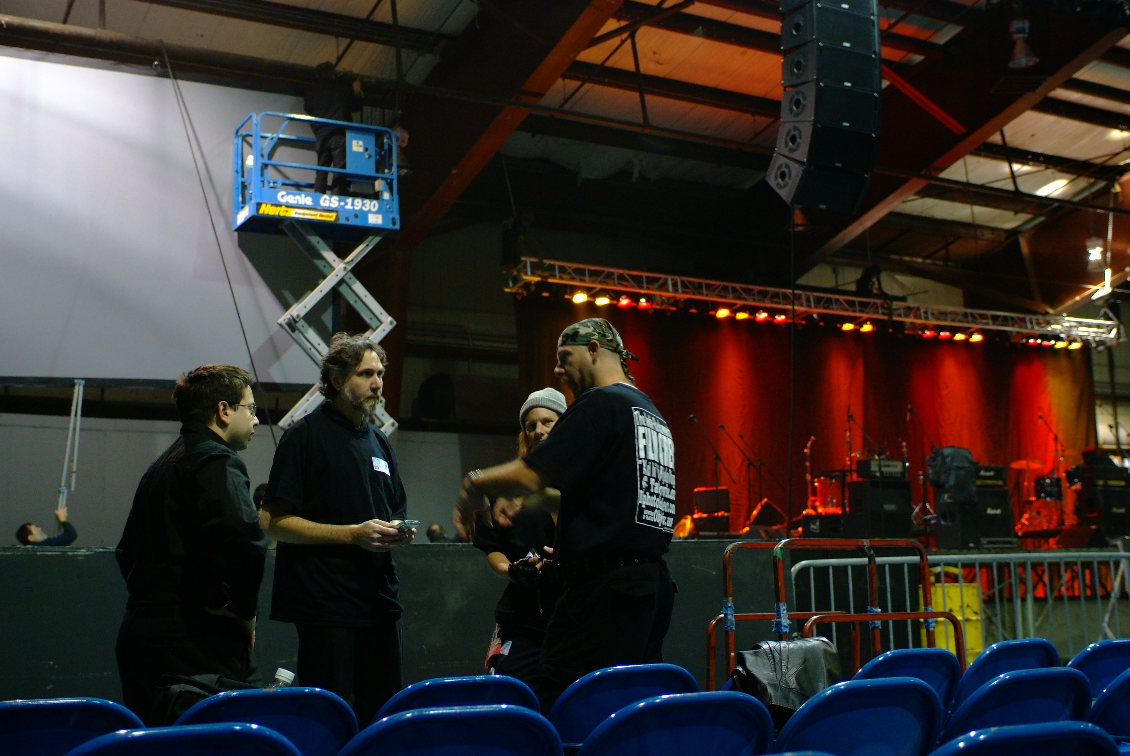 Directing crew on "YU Rock Reunion" (2007)