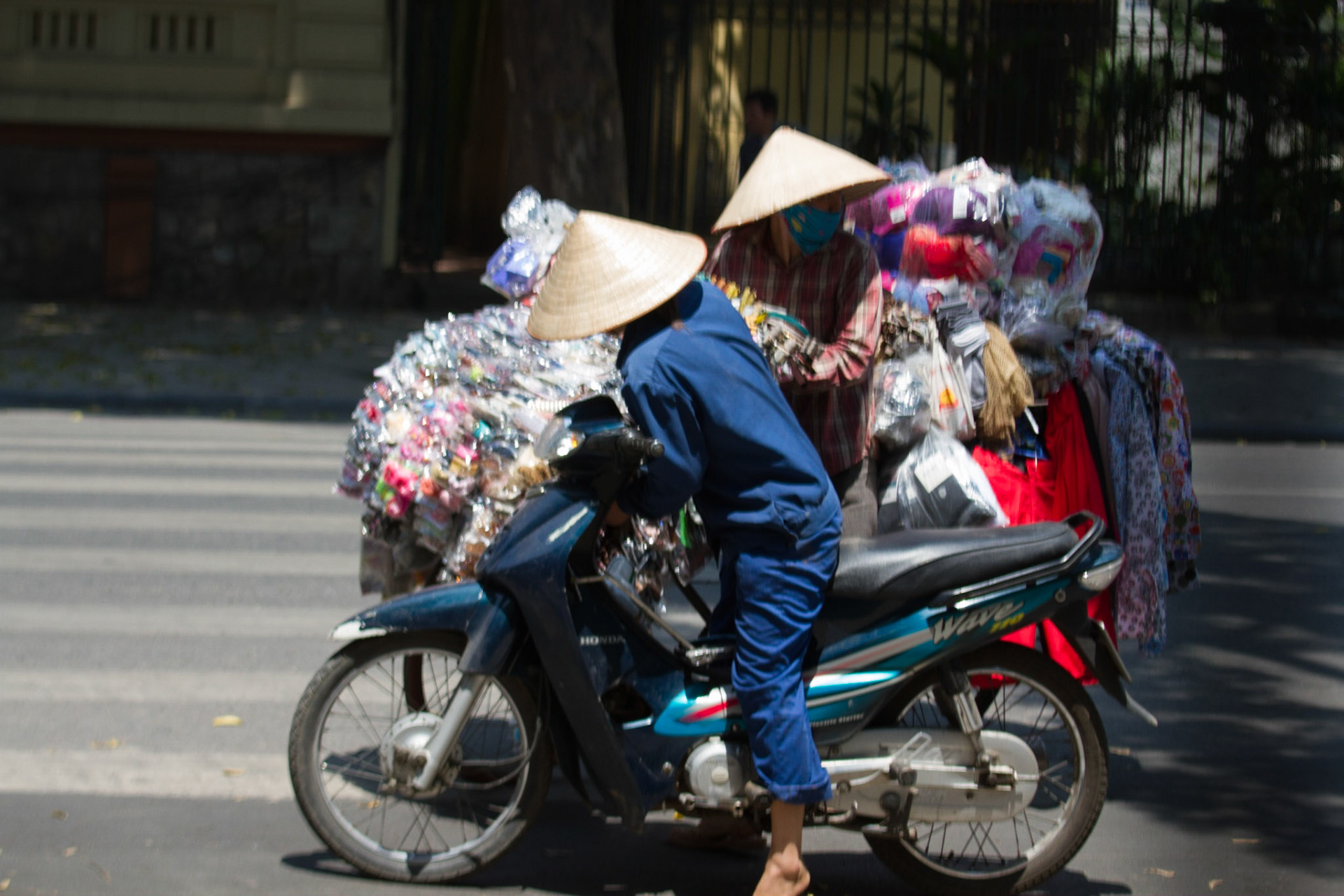 Impromptu sale, in middle of road