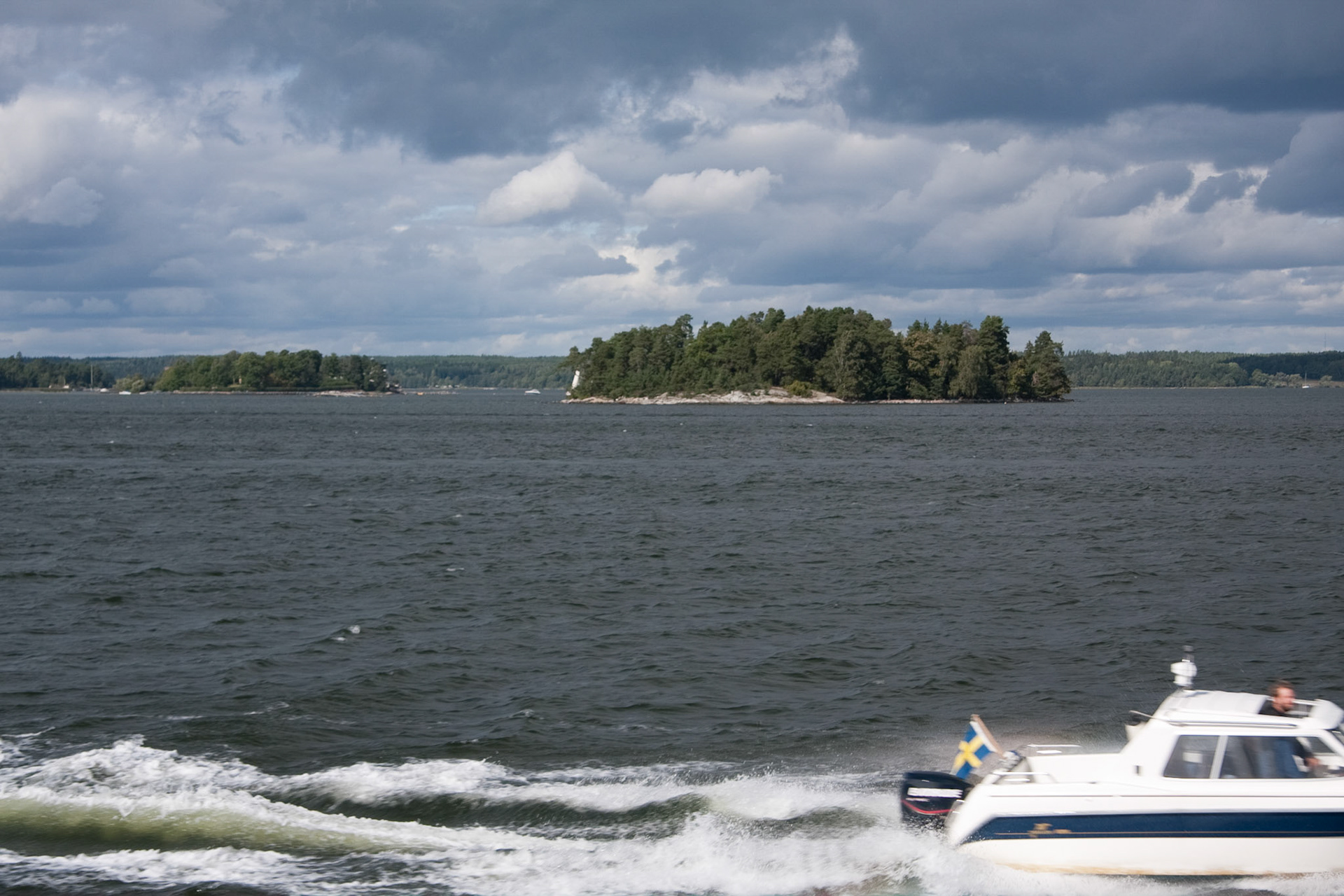 Islands in the archipelago