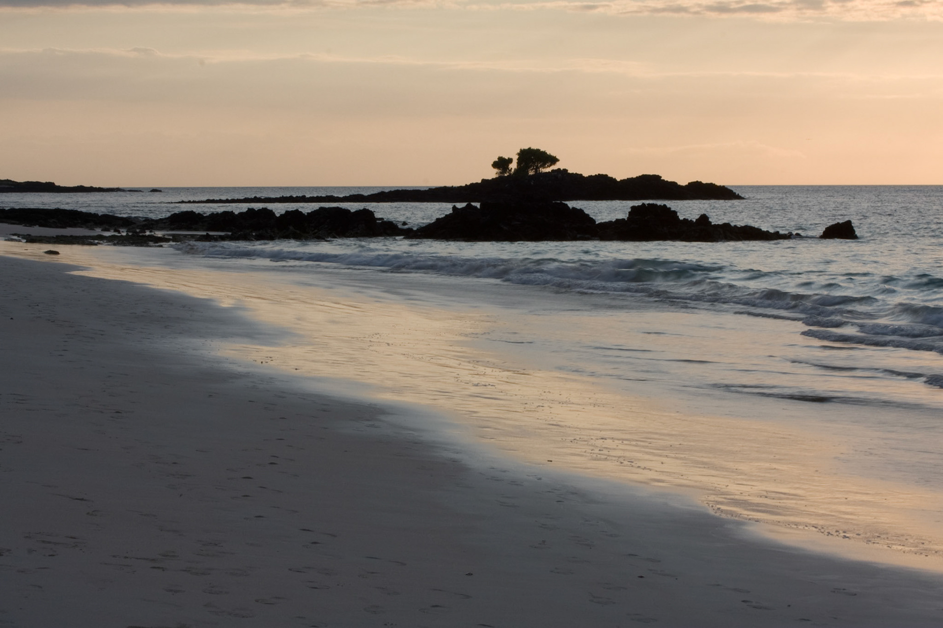 Sunset, Las Bachas beach, Santa Cruz island