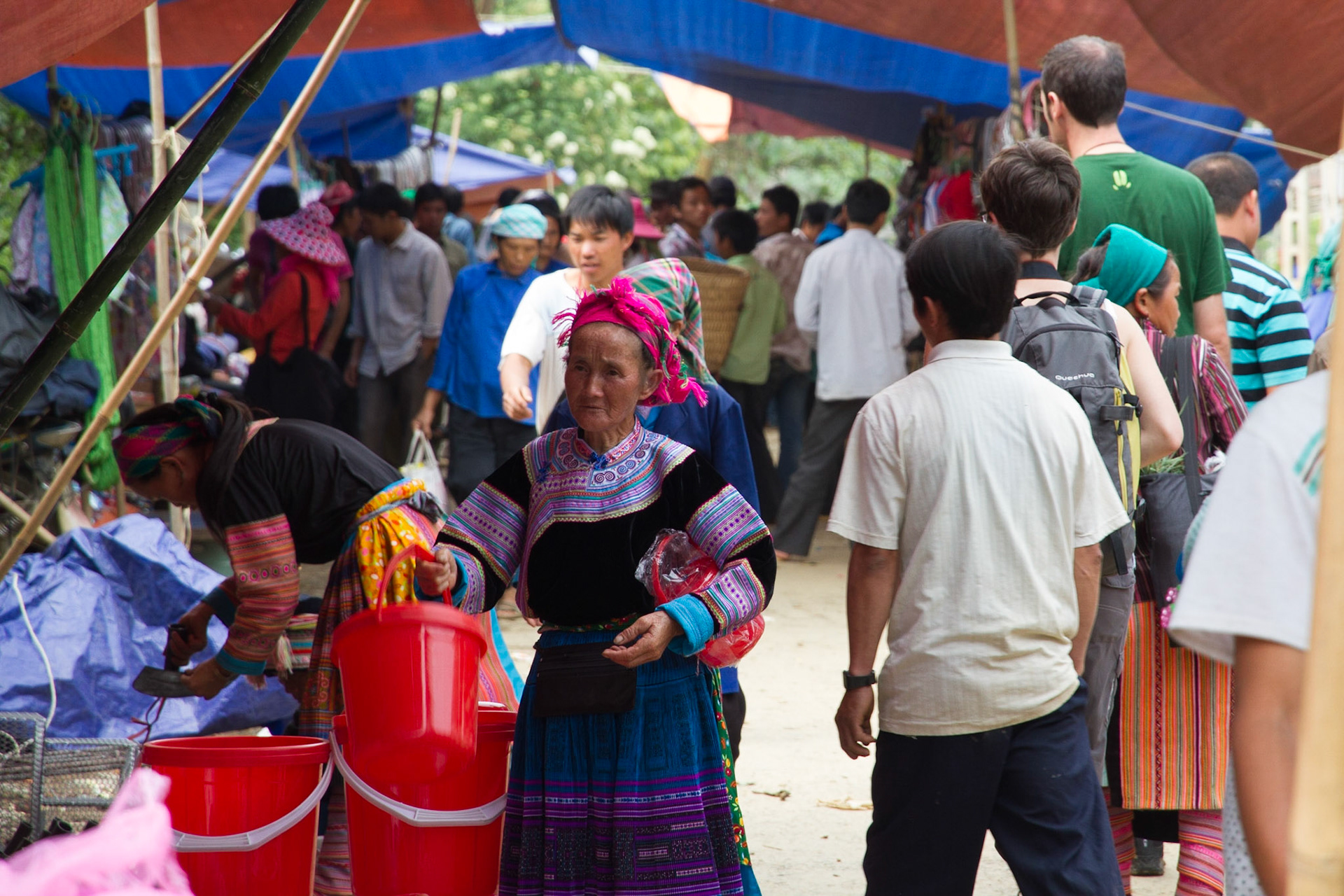Lung Khau Nhin market