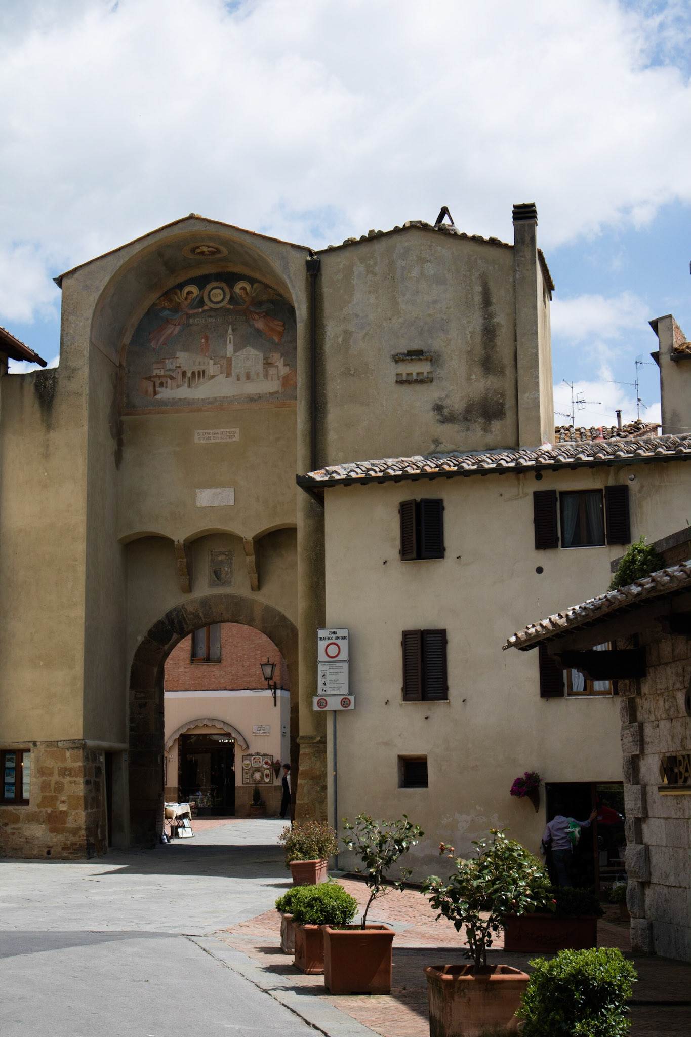Gate to Pienza old town