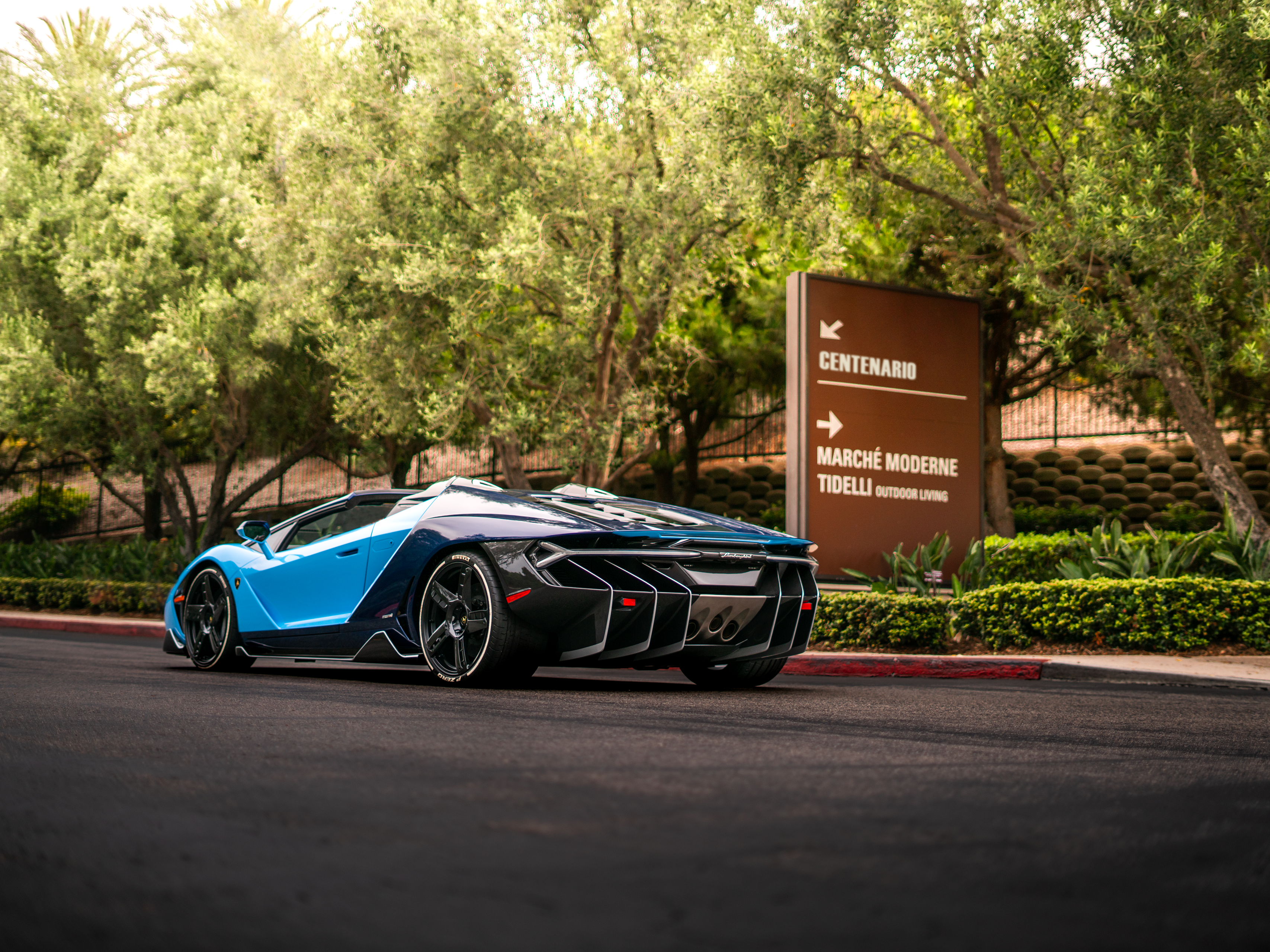 The Jesko Registry, Ghost Squadron, and LMM Design guys created something  truly special! Check out this Jesko Absolut finished in Jet Black with some  Blue Metallic Flake! (More in the Comments) 