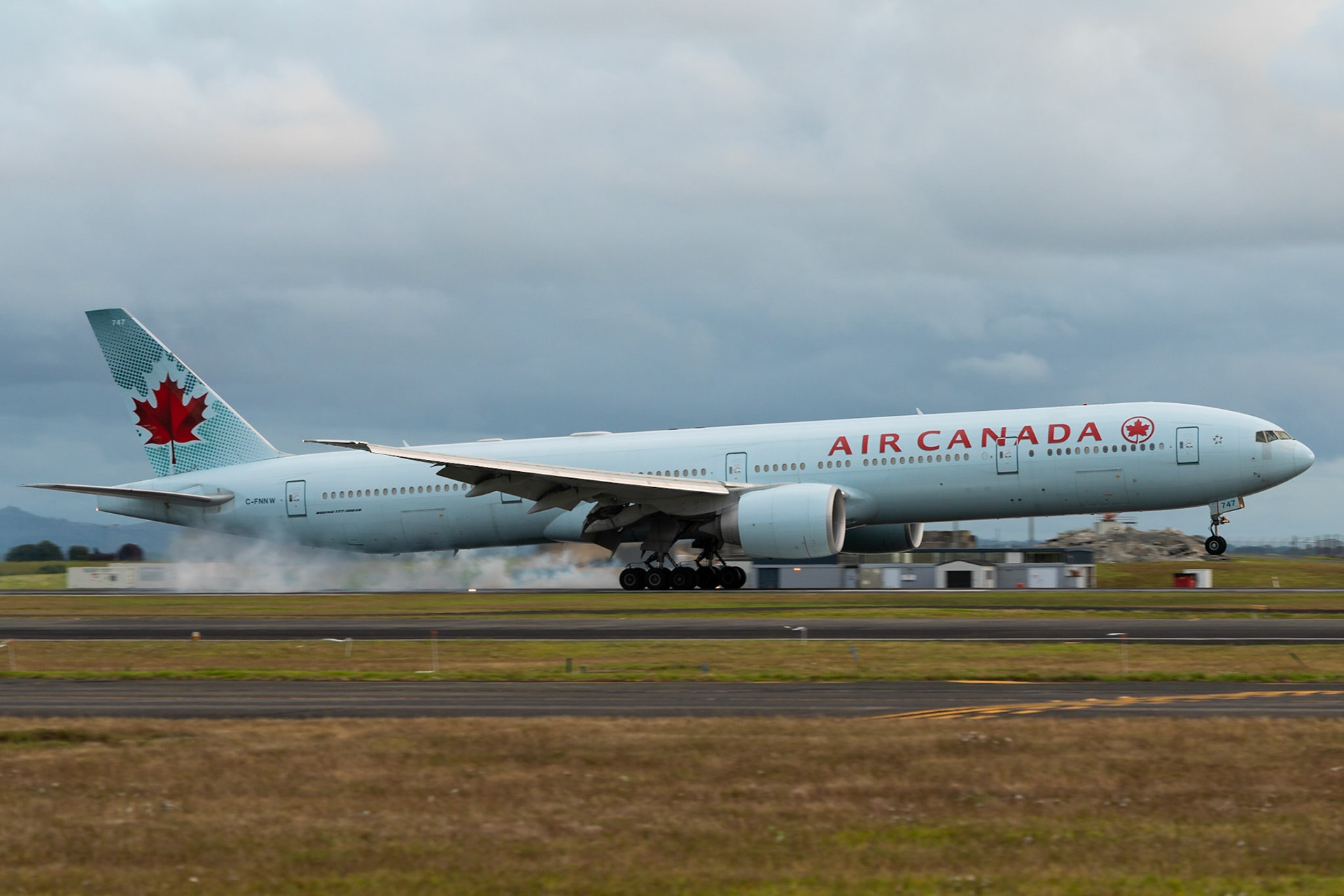 Air Canada Boeing 777-300ER C-FNNW arriving in Auckland from Sydney.