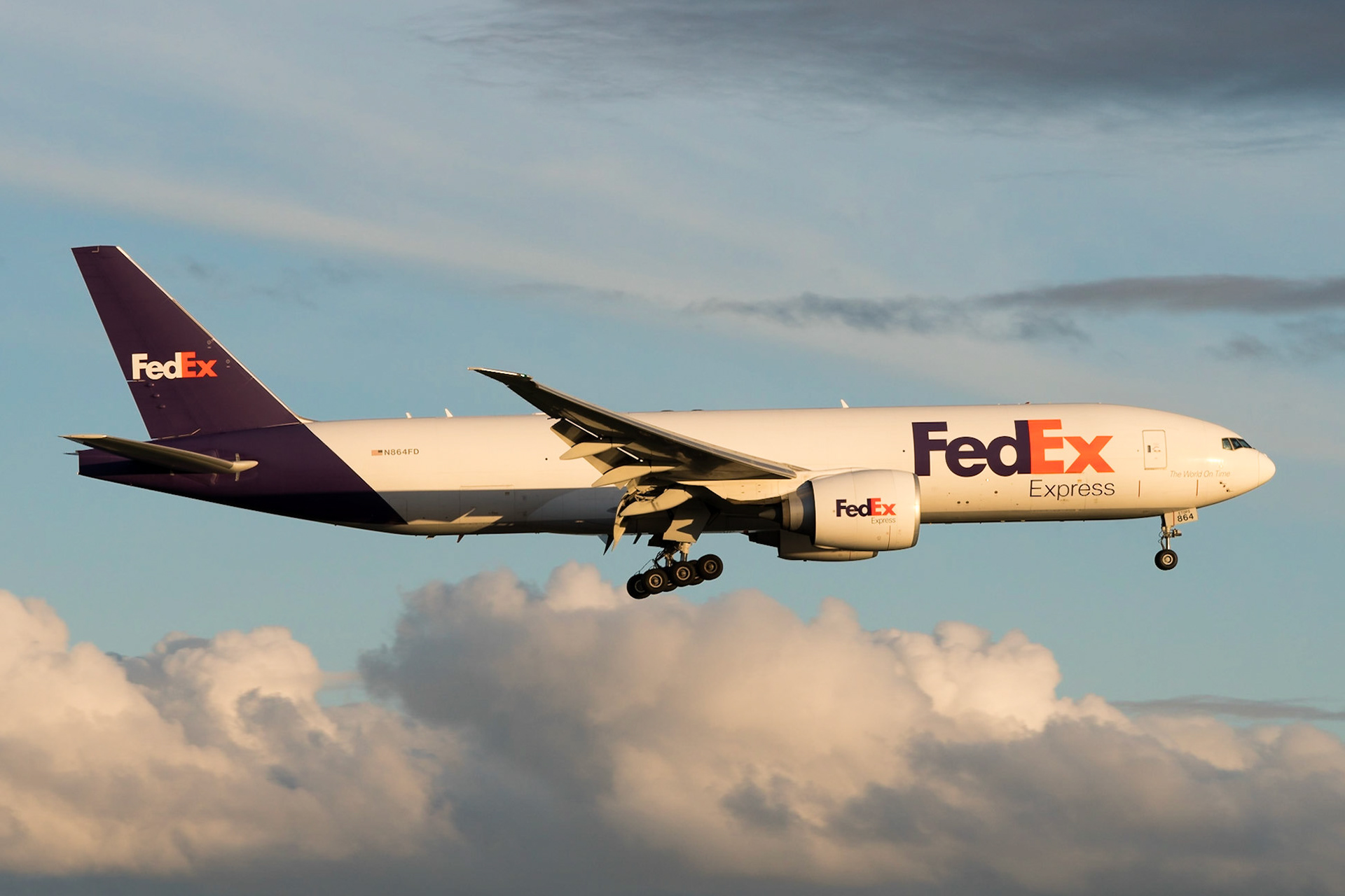 FedEx Boeing 777F N864FD arriving in Auckland.