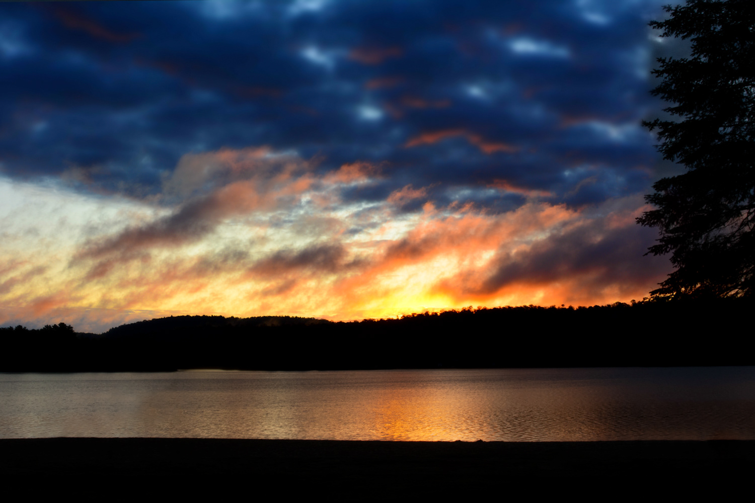 Morning light over Oxtongue Lake © Irwin Seidman