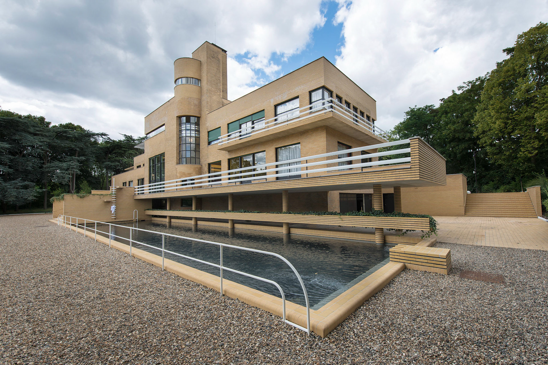 830m of Terraces - Villa Cavrois, Croix, France