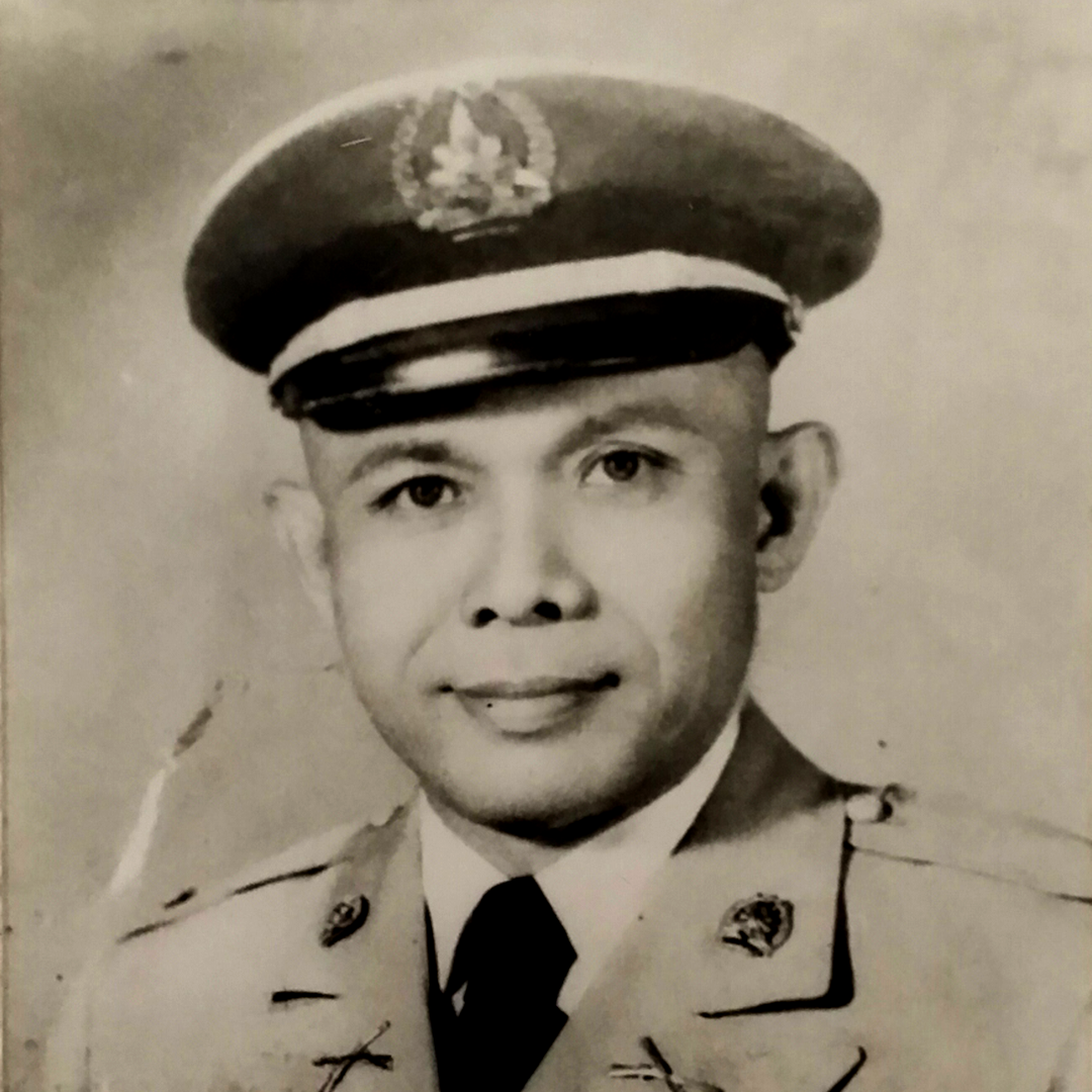 Col. Luis Jakosalem, Lola's brother