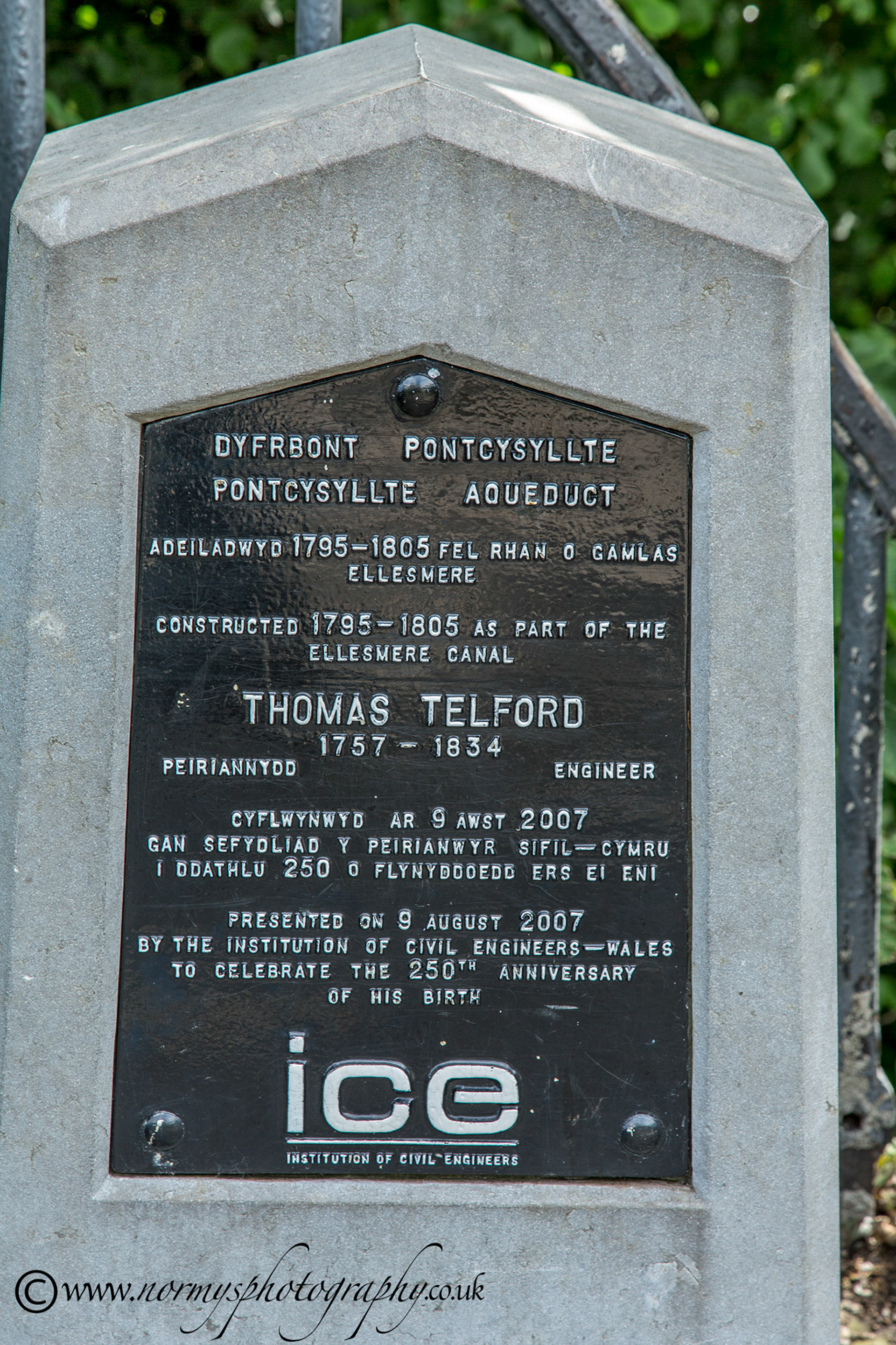 Comemorative plaque