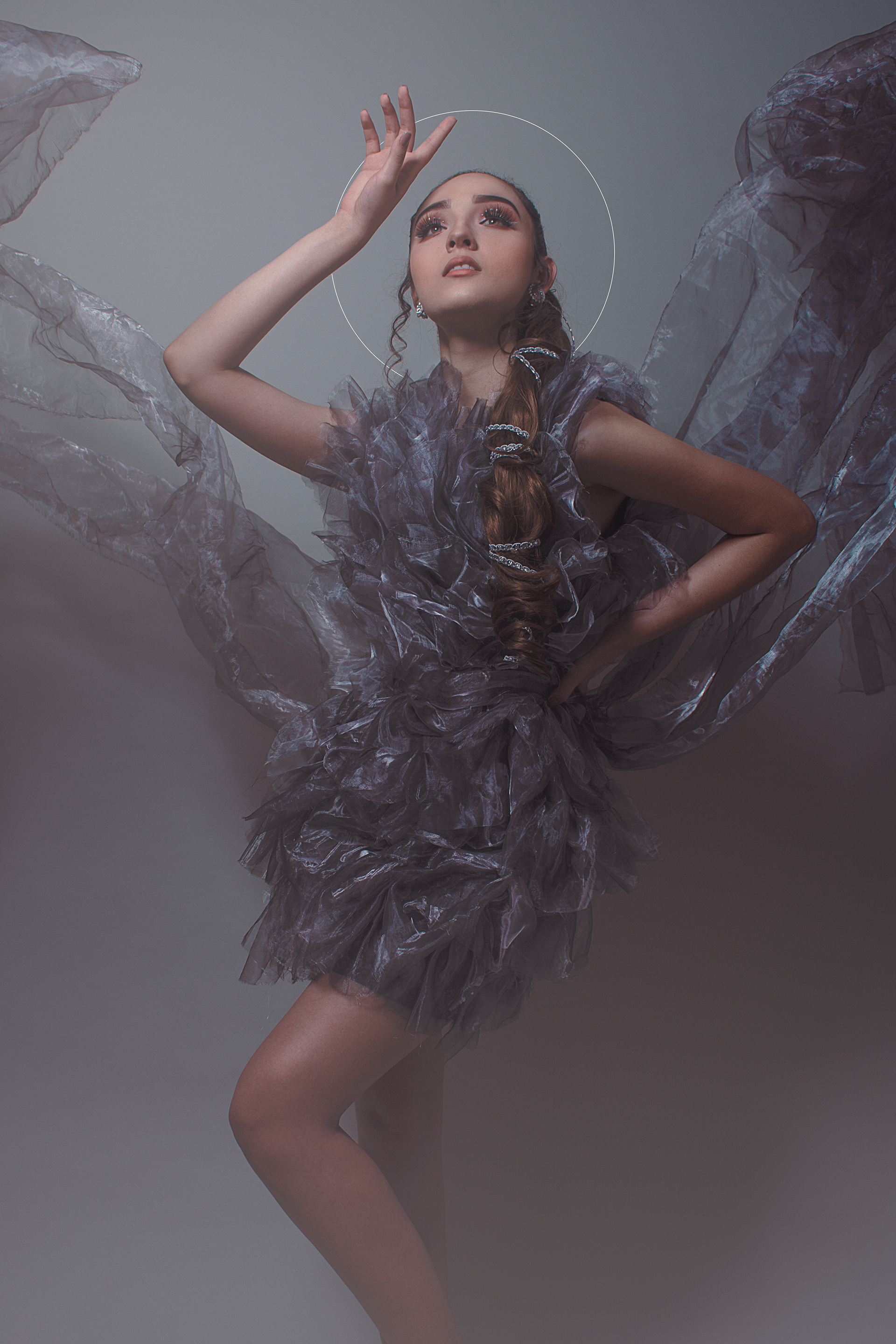 Foto: Javier Becerra MUA: Rhafa Balboa Hair: Gina Castro Modelo: Camila Ferrer Diseño: Edwin Ramos