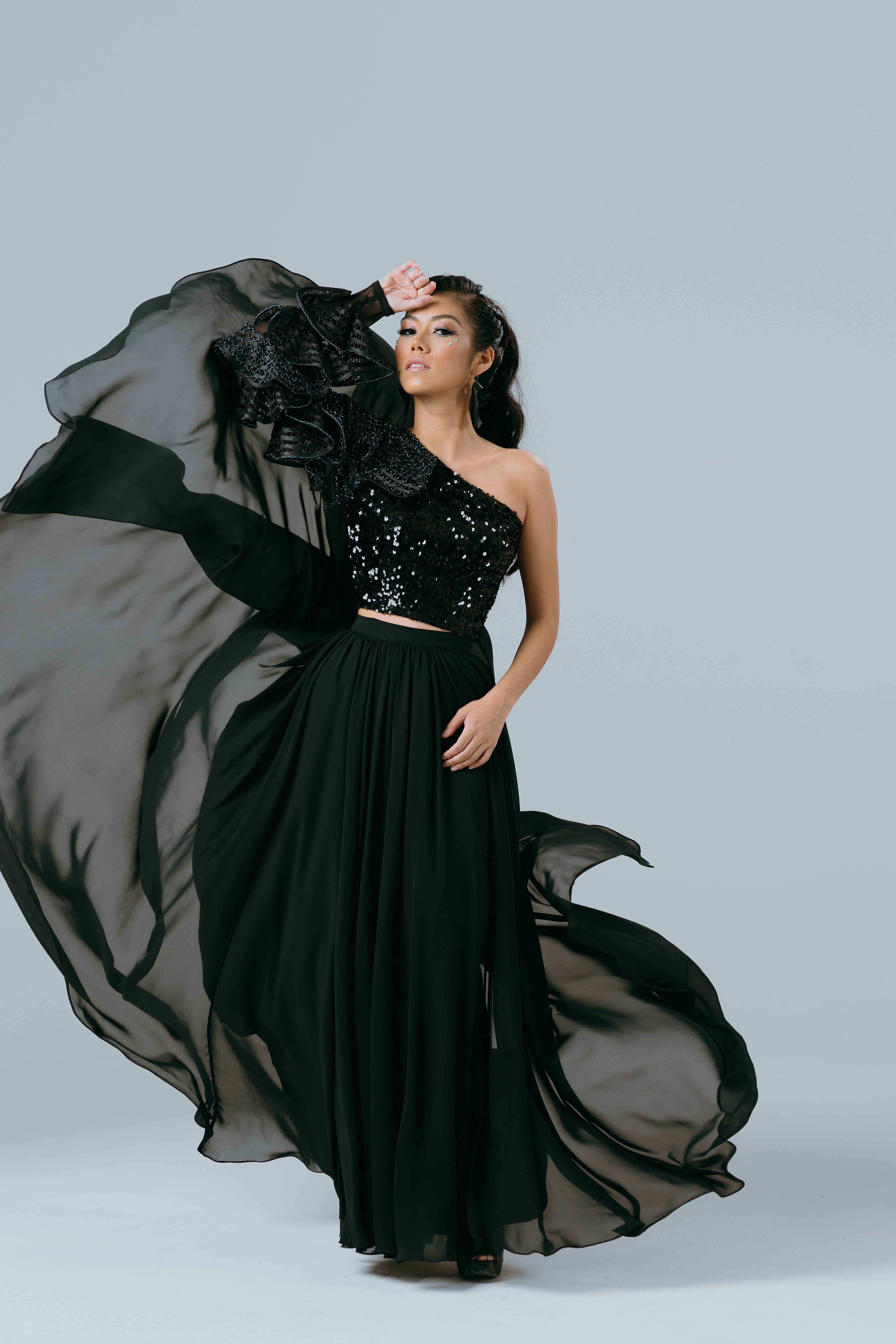 Foto: Miguel Cárdenas MUA: Gabriela Mota Modelo: Rossy Villegas Diseño: Dalia López