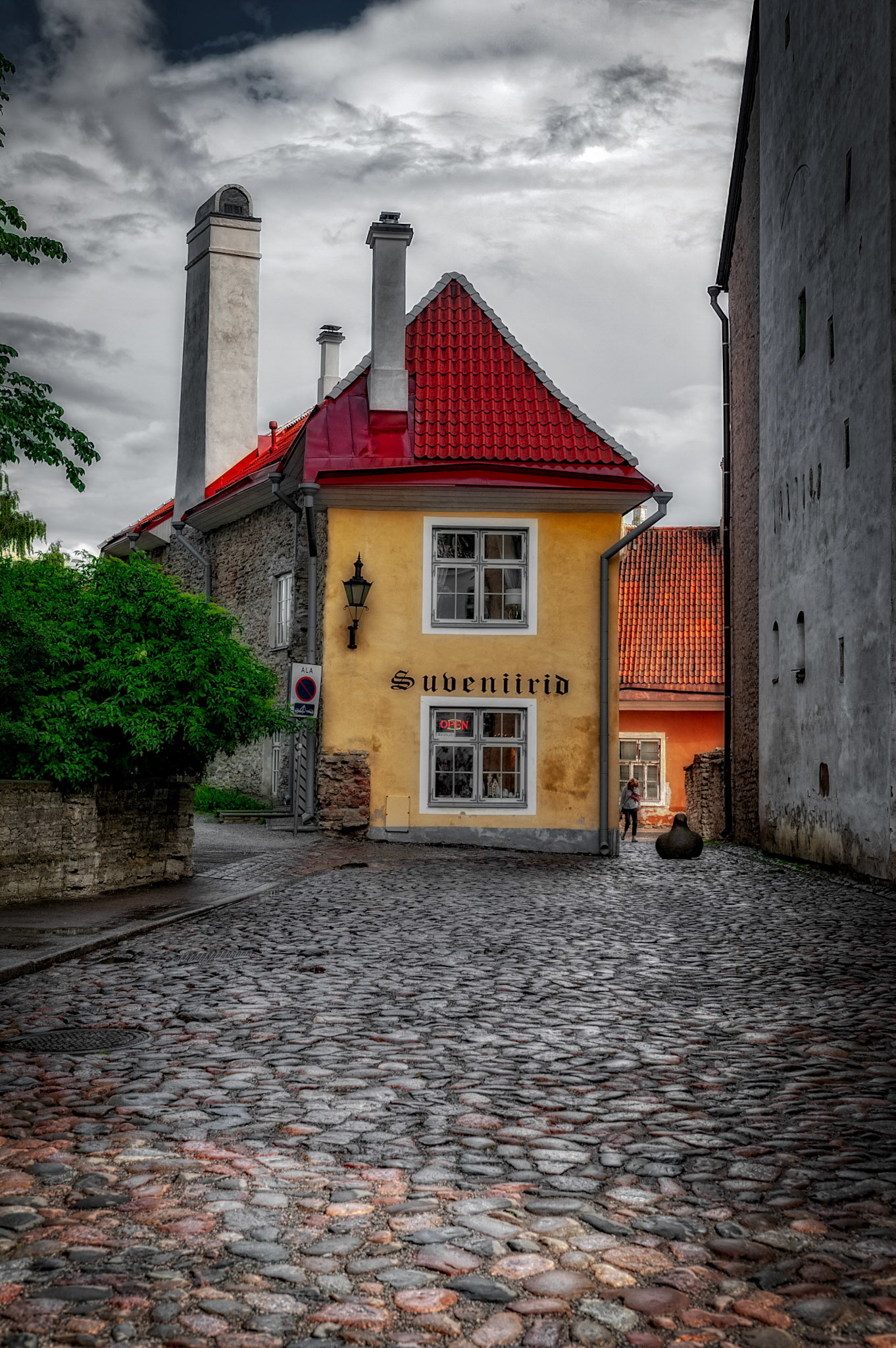 Elamu hooviansambliga, Tallinn, Estonia