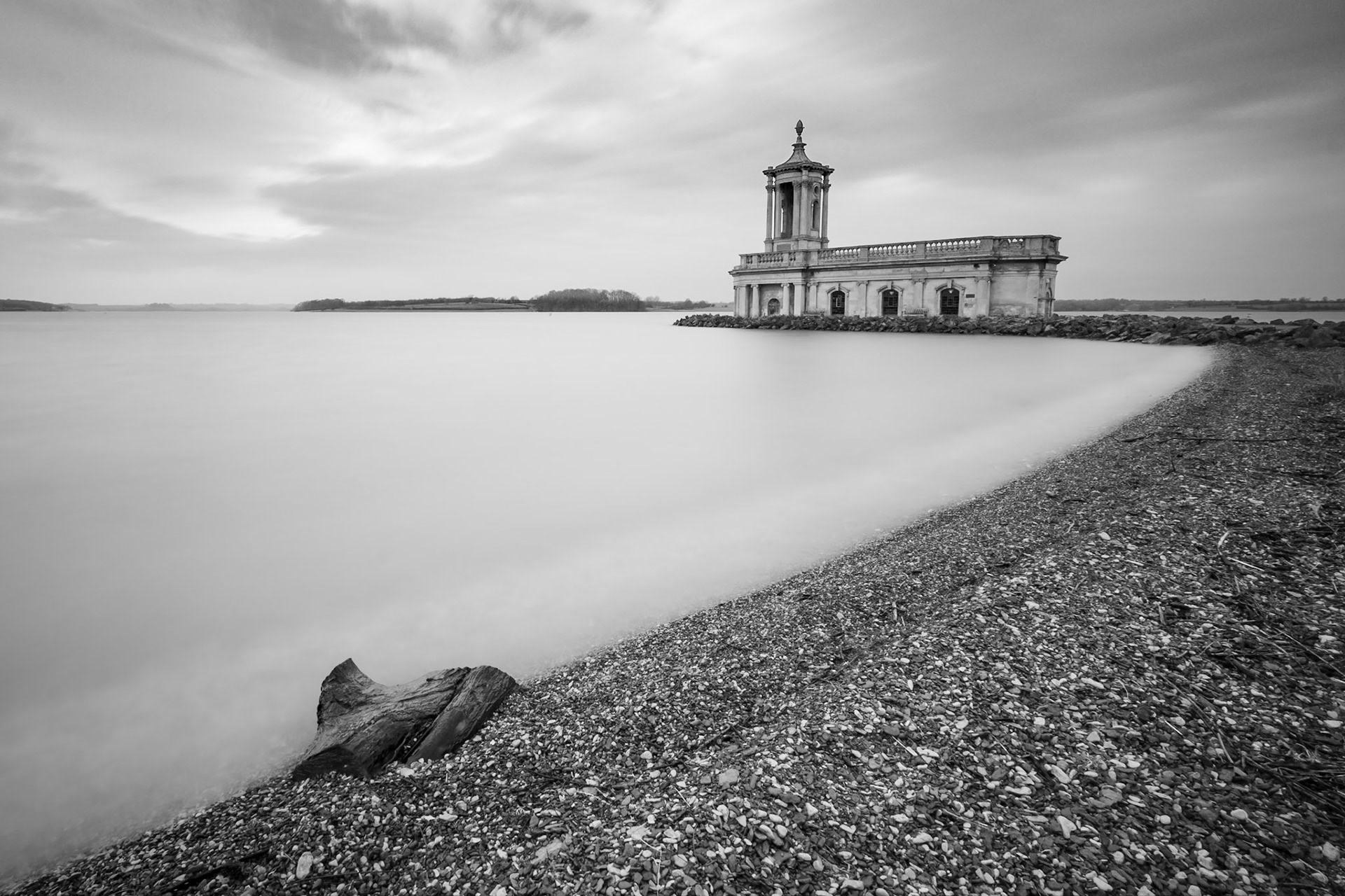 Normanton, Rutland, February 21, 2020.
Fujifilm X-T3 + XF10-24mmF4 R OIS at 10 mm, 20.0 sec at ƒ / 14, ISO 160.