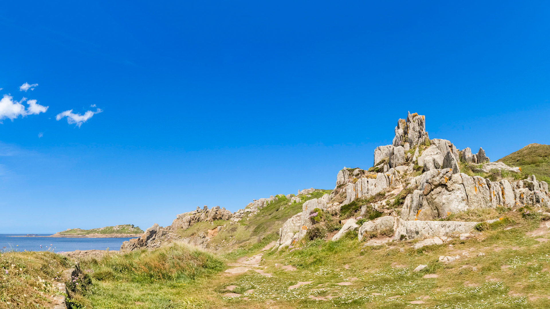 Pointed rocks at the apex of Pointe de Bihit, near Trébeurden, Bretagne