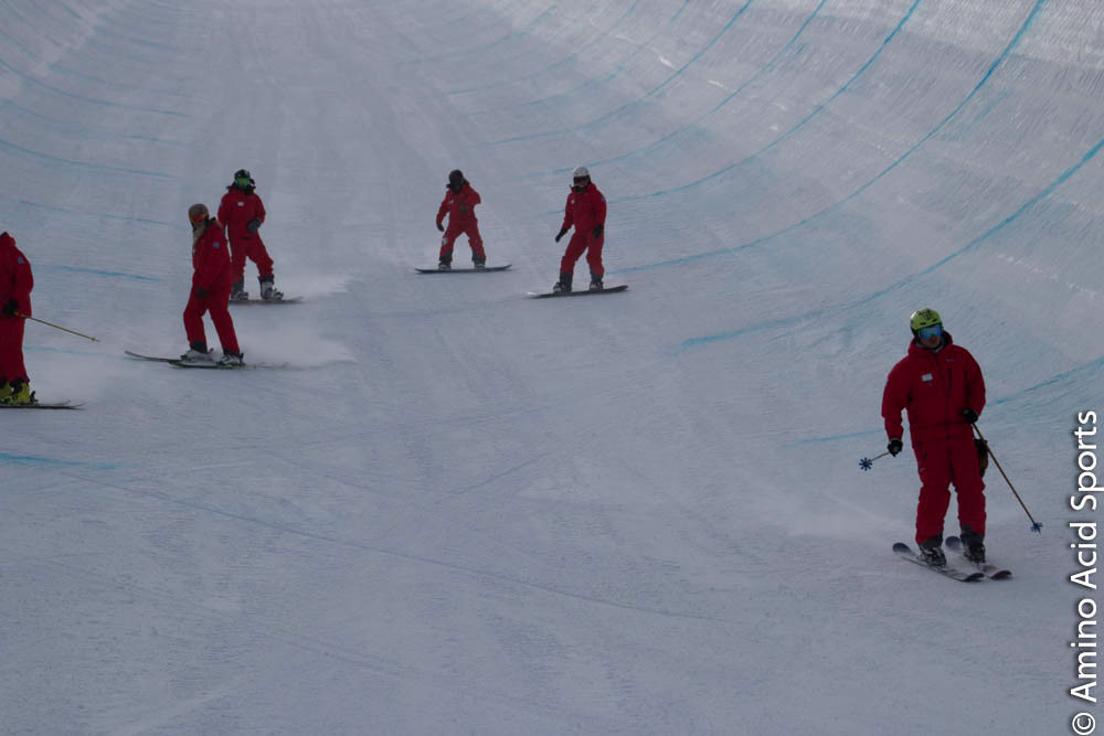 The Slippers kick off the Men into the Halfpipe Freeski Final Run1