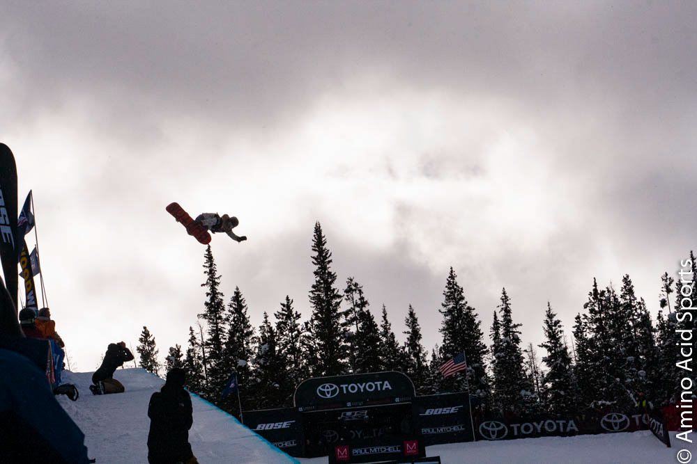 On Run 2, Chloe Kim goes strong and signature with a 1st hit 1080* w a Lien Airline grab