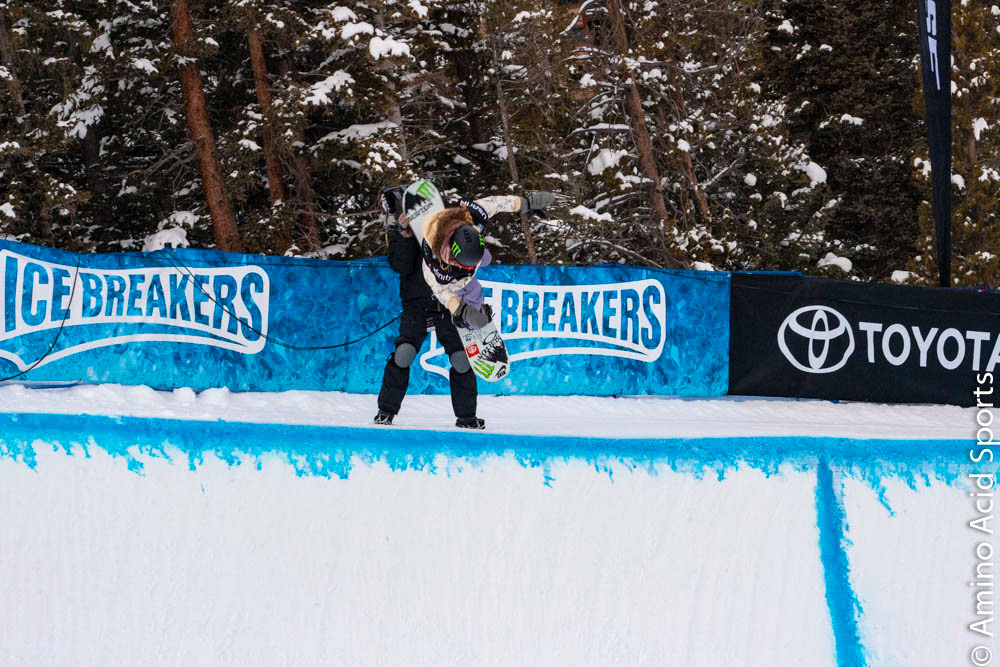 PyeongChang 2018 Gold Medalist Chloe Kim cruises through run 1 in her Halfpipe ride