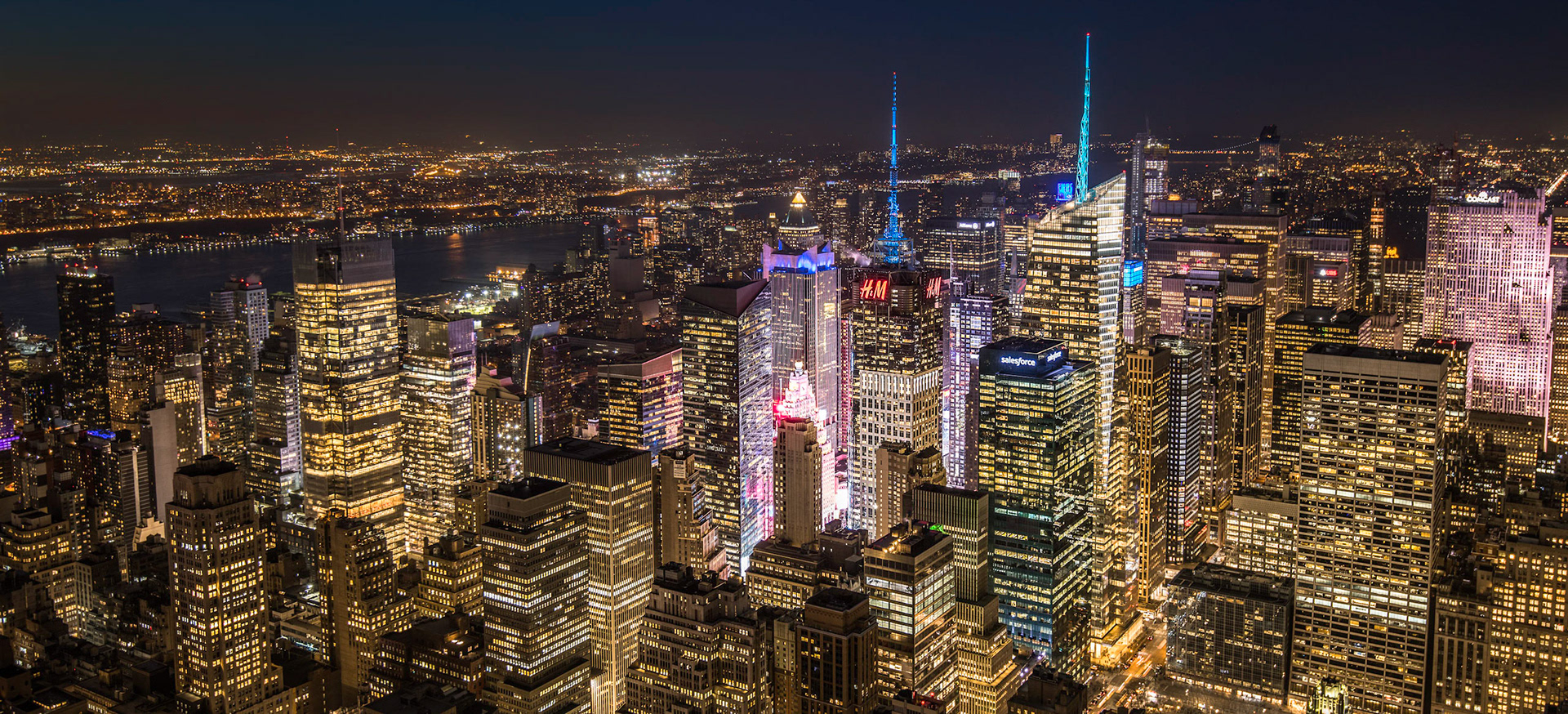 Concrete Jungle⠀ So sexy yet so intimidating. Taken from the Empire State Building 86th Floor Observatory. 