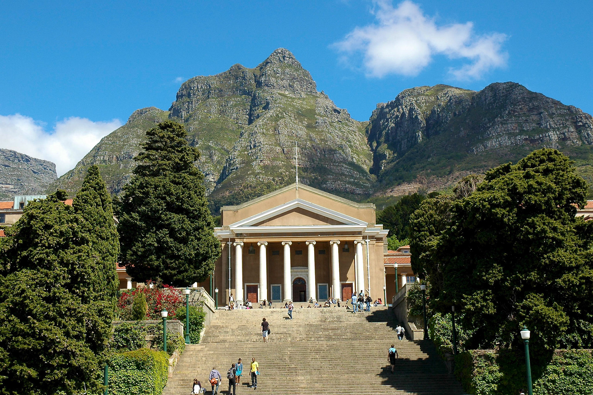 Main building at the University of Cape Town with Table Mountain in the background