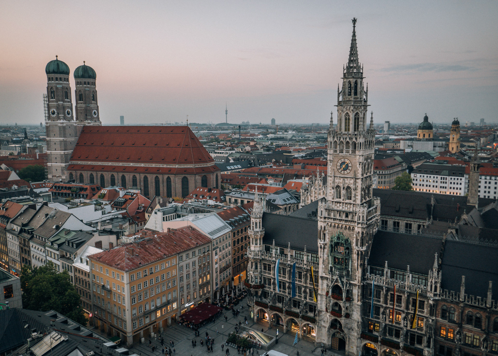 Frauenkirche and Neuesrathaus in Munich