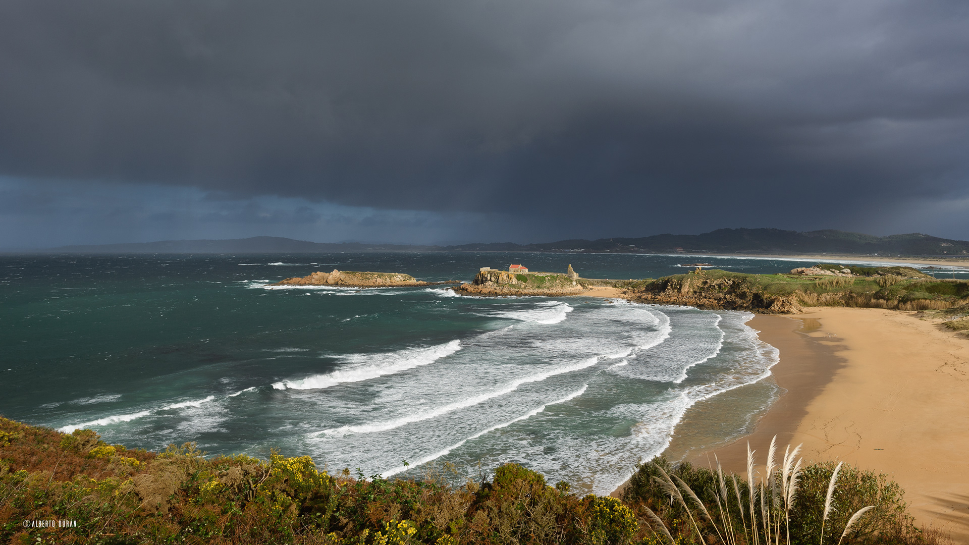 playa de Foxos A Lanzada tormenta