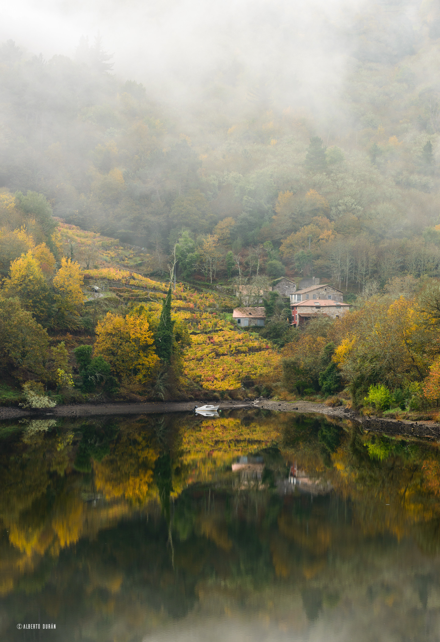 ribeira sacra rio casas niebla