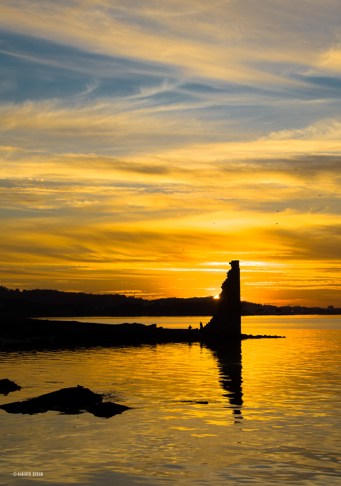 Torre San Sadorniño Cambados atardecer dorado
