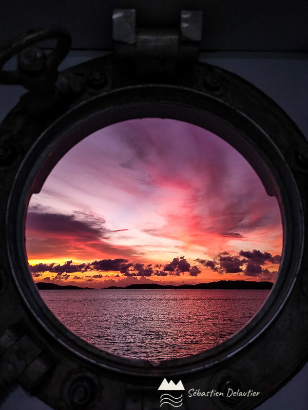 Vue depuis la cabine au soir d'une longue journée