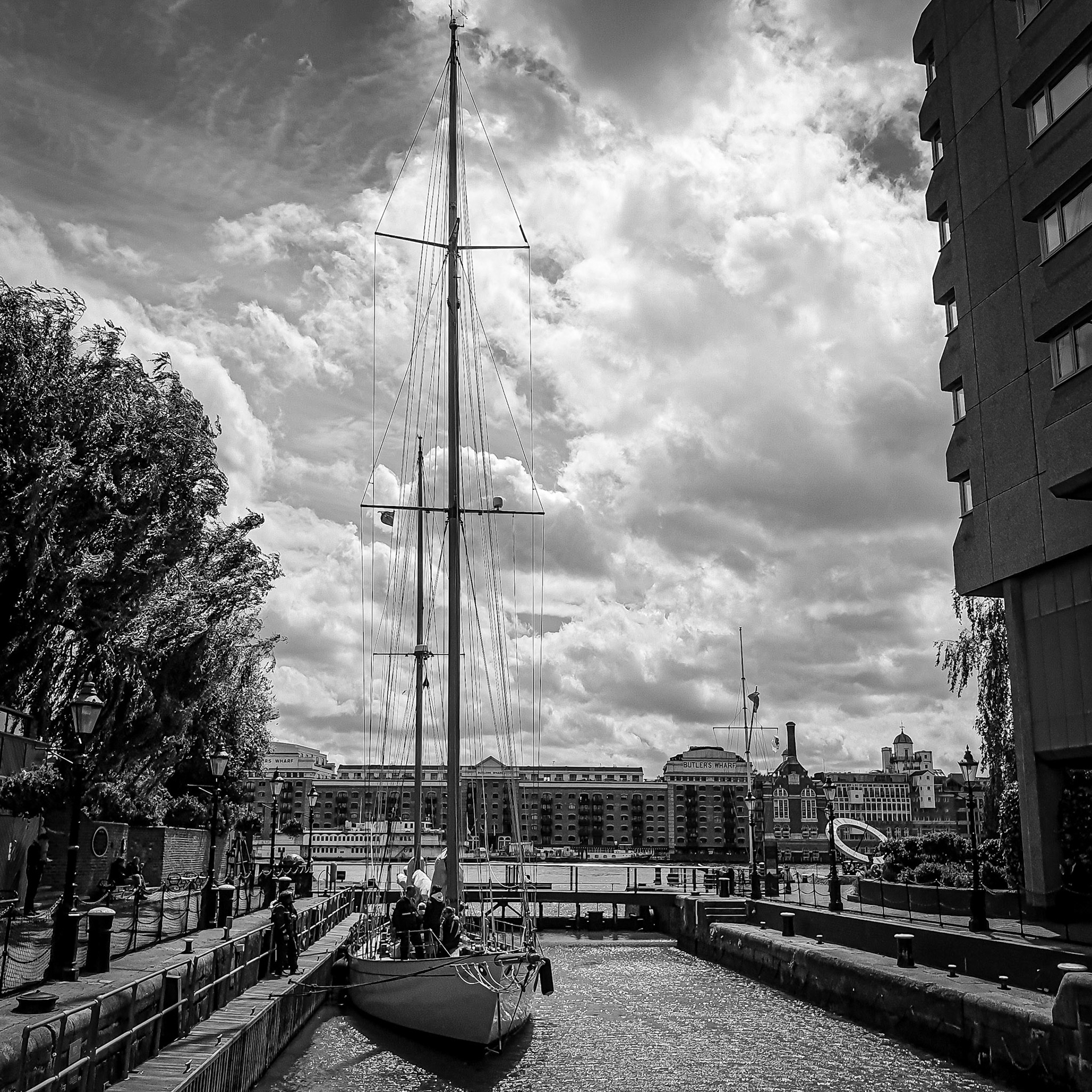 Italian Yacht St Catherines Dock - Lifestyle Photography
