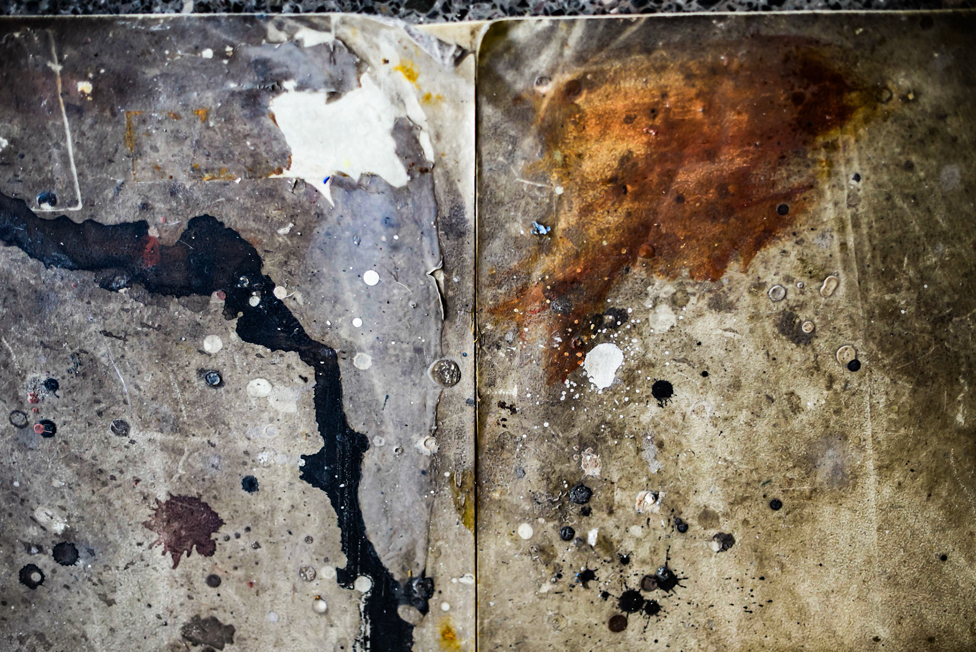 François L'Hotel, ”Under the trash", 2016, Photography, 180 x 120 cm - Archival Fine Art Inkjet Print - Edition : 1/3