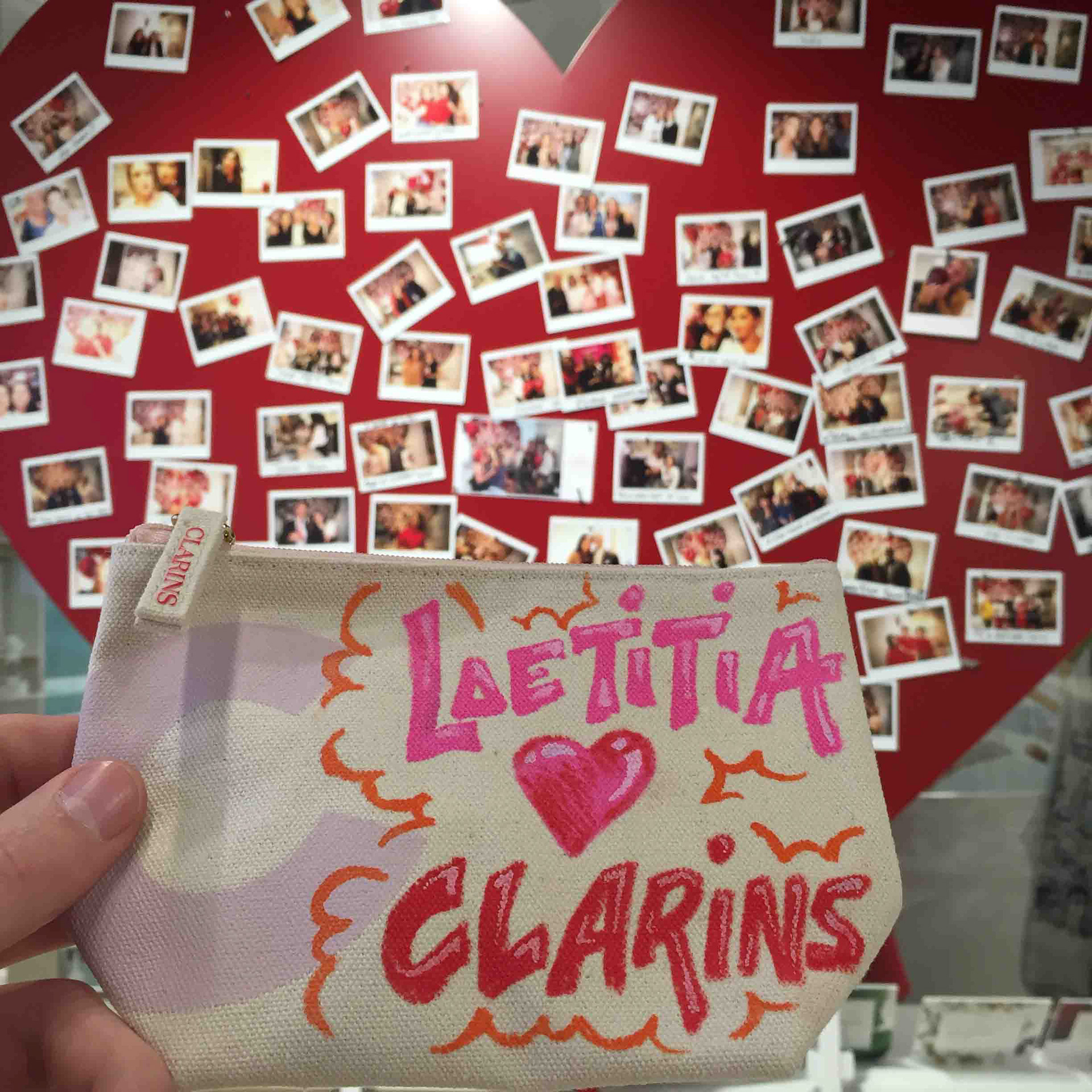 Graffitis sur trousse Clarins